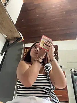 Snapshot of queen_angelique chatting on November 5, 2025, 8:56 pm queen angelique online show from November 5, 2025, 8:56 pm