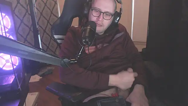 Snapshot of chicostick413 chatting on January 11, 2026, 8:27 pm chicostick413 online show from January 11, 2026, 8:27 pm