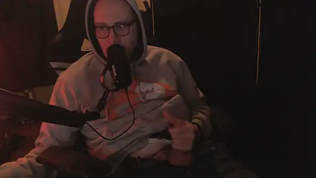 Snapshot of chicostick413 chatting on December 17, 2025, 9:31 pm chicostick413 online show from December 17, 2025, 9:31 pm