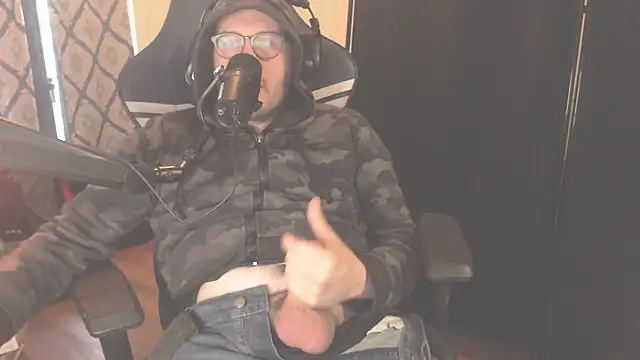 Snapshot of chicostick413 chatting on February 3, 2026, 8:14 pm chicostick413 online show from February 3, 2026, 8:14 pm