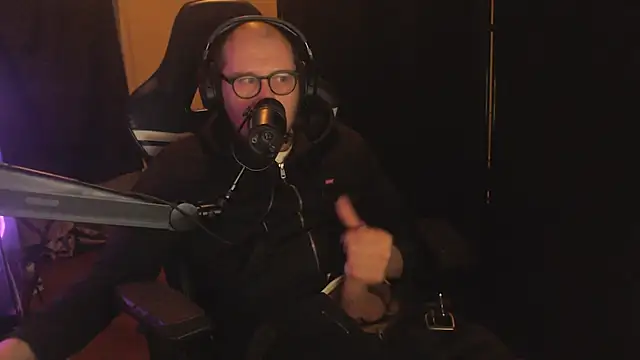 Snapshot of chicostick413 chatting on December 3, 2025, 10:09 pm chicostick413 online show from December 3, 2025, 10:09 pm