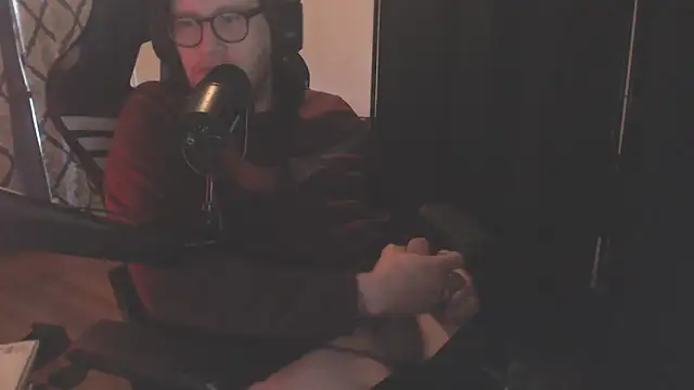 Snapshot of chicostick413 chatting on January 5, 2026, 7:06 pm chicostick413 online show from January 5, 2026, 7:06 pm