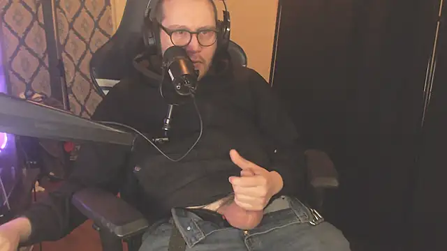 Snapshot of chicostick413 chatting on February 2, 2026, 12:20 am chicostick413 online show from February 2, 2026, 12:20 am