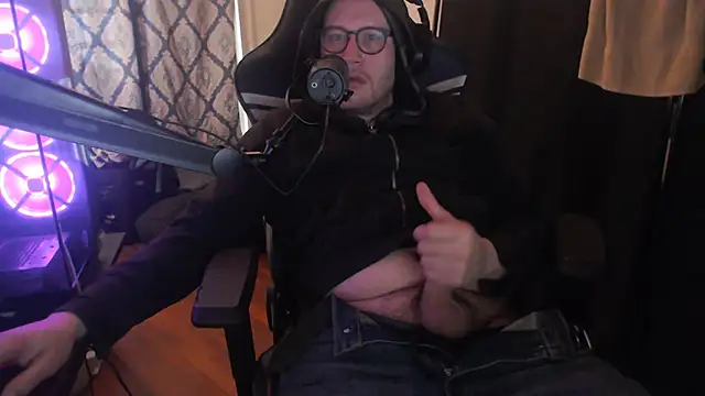 Snapshot of chicostick413 chatting on February 12, 2026, 1:00 pm chicostick413 online show from February 12, 2026, 1:00 pm