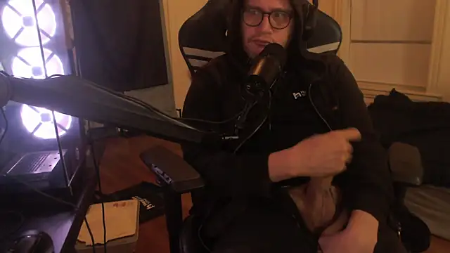 chicostick413 online show from September 21, 2025, 11:54 pm