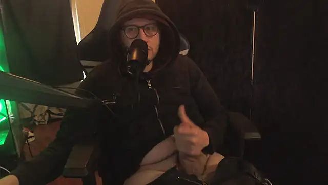 Snapshot of chicostick413 chatting on December 1, 2025, 2:07 pm chicostick413 online show from December 1, 2025, 2:07 pm