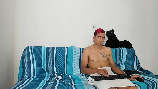 Snapshot of QuinnAndpuma1 chatting on January 31, 2025, 3:52 am QuinnAndpuma1 online show from January 31, 2025, 3:52 am