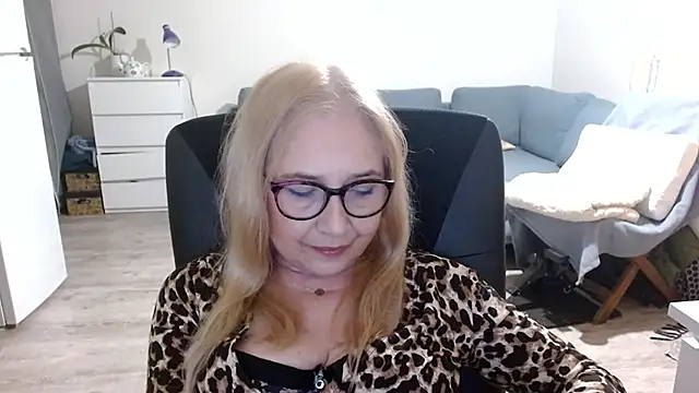 Snapshot of sofia_xkiss chatting on February 4, 2025, 6:49 pm sofia xkiss online show from February 4, 2025, 6:49 pm