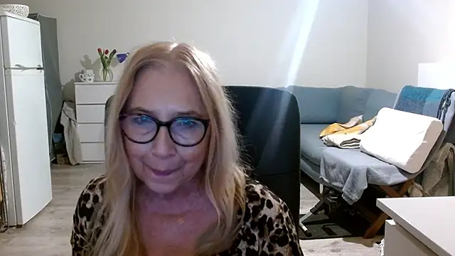 Snapshot of sofia_xkiss chatting on March 8, 2025, 5:43 pm sofia xkiss online show from March 8, 2025, 5:43 pm