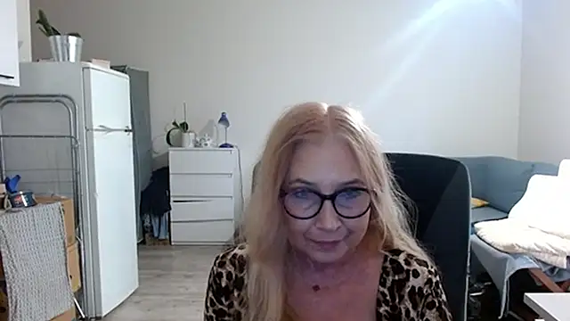 Snapshot of sofia_xkiss chatting on February 24, 2025, 7:44 am sofia xkiss online show from February 24, 2025, 7:44 am