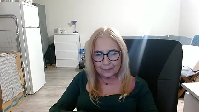 Snapshot of sofia_xkiss chatting on March 6, 2025, 5:43 pm sofia xkiss online show from March 6, 2025, 5:43 pm