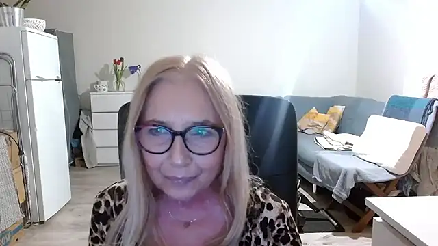 Snapshot of sofia_xkiss chatting on March 10, 2025, 6:01 pm sofia xkiss online show from March 10, 2025, 6:01 pm