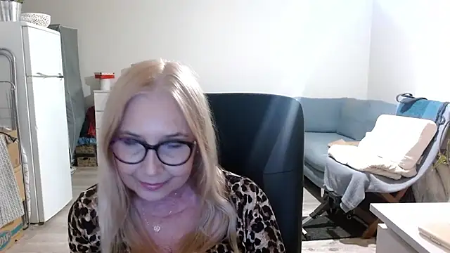 Snapshot of sofia_xkiss chatting on March 18, 2025, 1:13 am sofia xkiss online show from March 18, 2025, 1:13 am