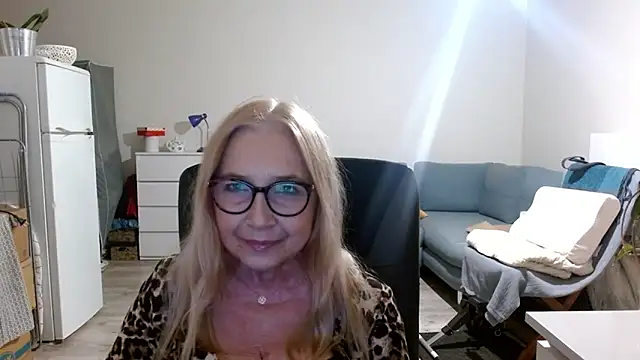 Snapshot of sofia_xkiss chatting on March 17, 2025, 9:35 pm sofia xkiss online show from March 17, 2025, 9:35 pm