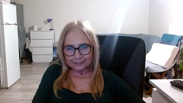 Snapshot of sofia_xkiss chatting on March 15, 2025, 5:48 pm sofia xkiss online show from March 15, 2025, 5:48 pm