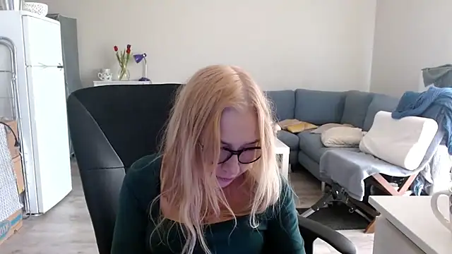 Snapshot of sofia_xkiss chatting on March 12, 2025, 10:59 am sofia xkiss online show from March 12, 2025, 10:59 am
