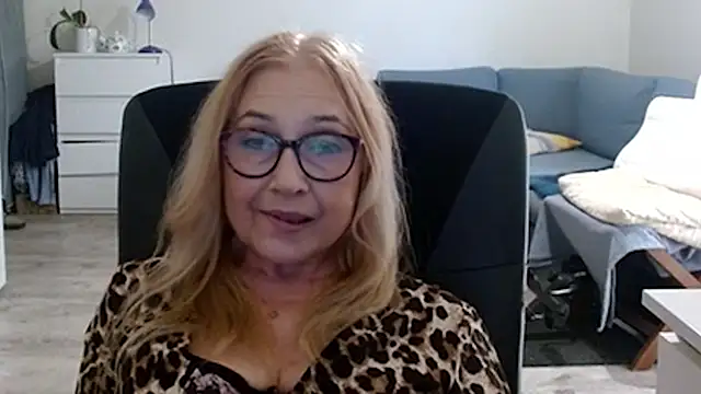 Snapshot of sofia_xkiss chatting on February 24, 2025, 10:48 am sofia xkiss online show from February 24, 2025, 10:48 am