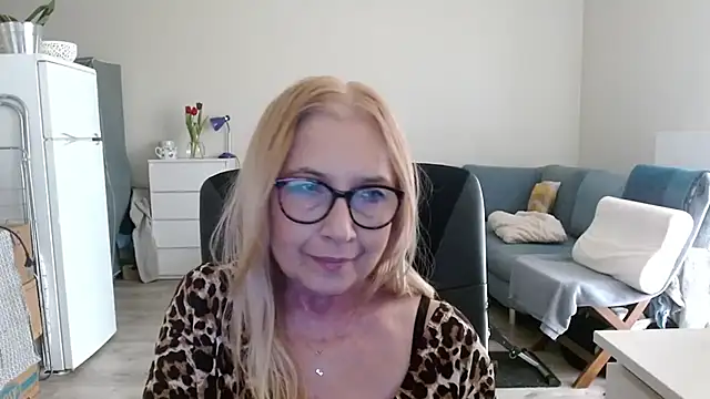 Snapshot of sofia_xkiss chatting on March 11, 2025, 10:51 am sofia xkiss online show from March 11, 2025, 10:51 am