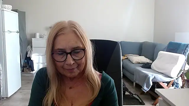 Snapshot of sofia_xkiss chatting on March 15, 2025, 2:45 pm sofia xkiss online show from March 15, 2025, 2:45 pm