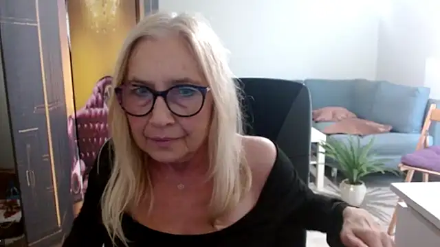 Snapshot of sofia_xkiss chatting on September 15, 2025, 1:55 pm sofia xkiss online show from September 15, 2025, 1:55 pm