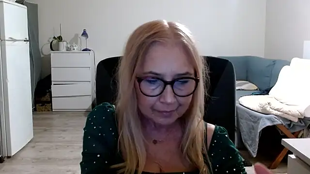 Snapshot of sofia_xkiss chatting on February 28, 2025, 2:42 pm sofia xkiss online show from February 28, 2025, 2:42 pm