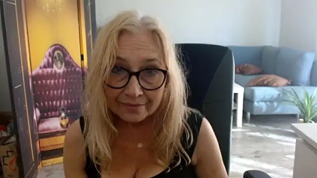 Snapshot of sofia_xkiss chatting on September 10, 2025, 1:43 pm sofia xkiss online show from September 10, 2025, 1:43 pm