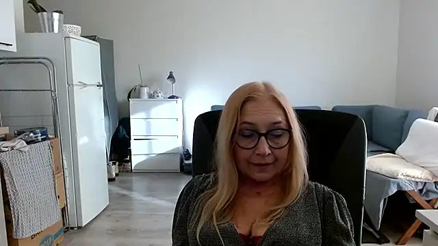 Snapshot of sofia_xkiss chatting on March 4, 2025, 2:42 pm sofia xkiss online show from March 4, 2025, 2:42 pm