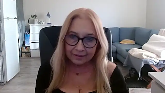 Snapshot of sofia_xkiss chatting on February 20, 2025, 2:35 pm sofia xkiss online show from February 20, 2025, 2:35 pm
