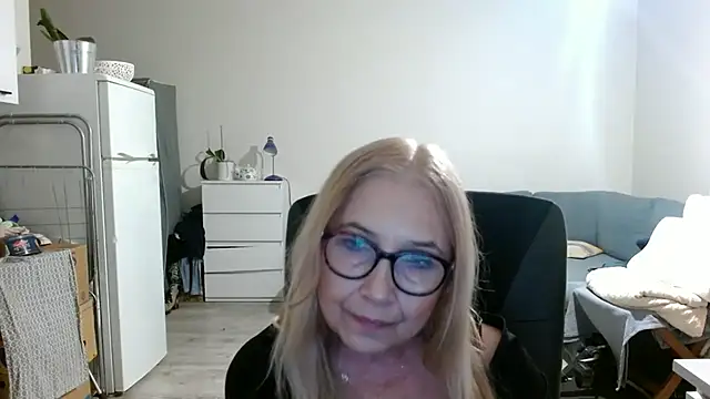 Snapshot of sofia_xkiss chatting on February 26, 2025, 5:53 pm sofia xkiss online show from February 26, 2025, 5:53 pm