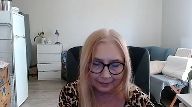 Snapshot of sofia_xkiss chatting on February 18, 2025, 11:22 am sofia xkiss online show from February 18, 2025, 11:22 am