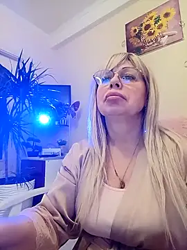 SusieNoreen online show from March 7, 2025, 1:53 am