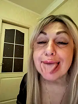 Snapshot of SusieNoreen chatting on October 13, 2025, 2:24 am SusieNoreen online show from October 13, 2025, 2:24 am