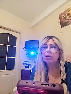 Snapshot of SusieNoreen chatting on October 10, 2025, 11:27 pm SusieNoreen online show from October 10, 2025, 11:27 pm