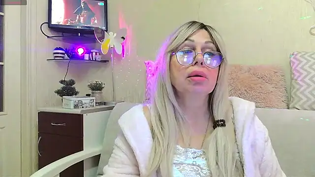 Snapshot of SusieNoreen chatting on October 25, 2025, 6:45 am SusieNoreen online show from October 25, 2025, 6:45 am