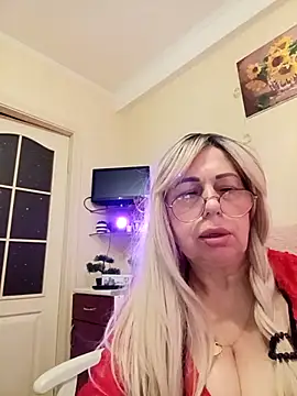 Snapshot of SusieNoreen chatting on October 22, 2025, 12:21 am SusieNoreen online show from October 22, 2025, 12:21 am