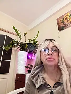 Snapshot of SusieNoreen chatting on October 2, 2025, 12:58 am SusieNoreen online show from October 2, 2025, 12:58 am