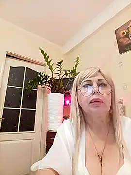 Snapshot of SusieNoreen chatting on September 18, 2025, 1:41 am SusieNoreen online show from September 18, 2025, 1:41 am