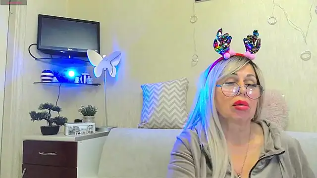 Snapshot of SusieNoreen chatting on October 6, 2025, 3:35 pm SusieNoreen online show from October 6, 2025, 3:35 pm