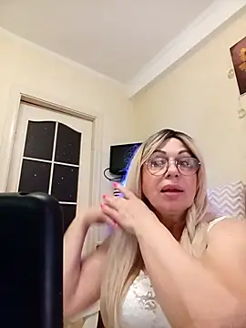 Snapshot of SusieNoreen chatting on October 17, 2025, 12:14 am SusieNoreen online show from October 17, 2025, 12:14 am