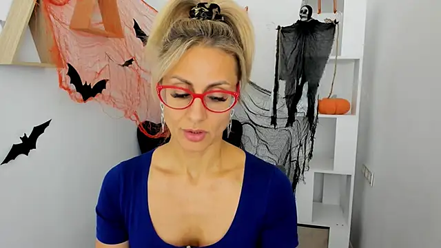 Snapshot of MuseOfStage chatting on October 20, 2025, 10:05 am MuseOfStage online show from October 20, 2025, 10:05 am