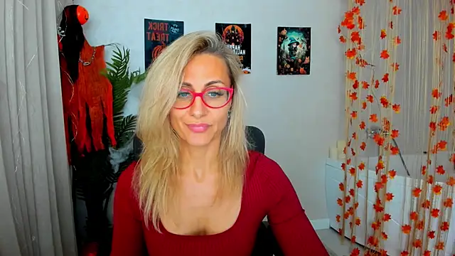 Snapshot of MuseOfStage chatting on October 23, 2025, 11:42 am MuseOfStage online show from October 23, 2025, 11:42 am