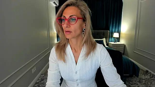 Snapshot of MuseOfStage chatting on September 28, 2025, 10:55 am MuseOfStage online show from September 28, 2025, 10:55 am