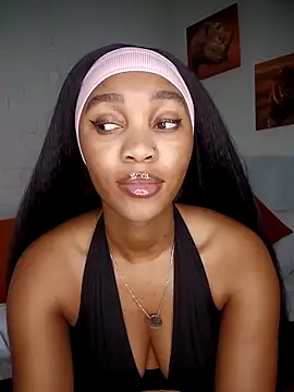 Shria107 online show from December 18, 2025, 10:57 pm