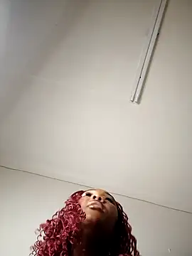 Snapshot of Shria107 chatting on September 30, 2025, 5:52 pm Shria107 online show from September 30, 2025, 5:52 pm