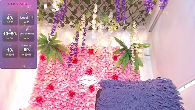 BLONDE SEXYHOT online show from March 13, 2026, 4:45 pm