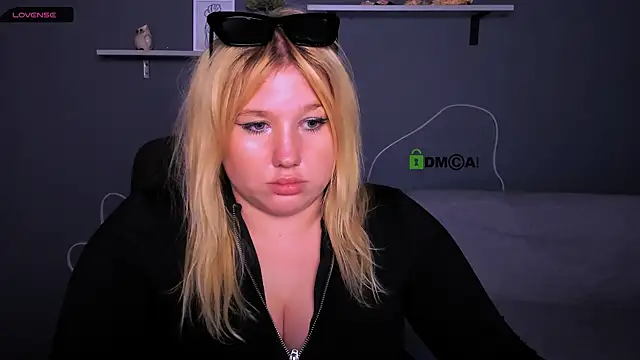 Snapshot of juli_kisss chatting on October 4, 2025, 6:15 am juli kisss online show from October 4, 2025, 6:15 am