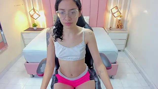 MAILYLOVE1 online show from November 26, 2025, 1:11 pm