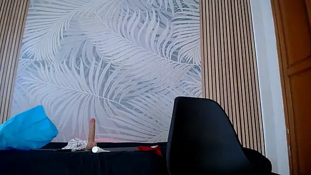 LauraRossi Nova online show from February 23, 2025, 1:53 pm