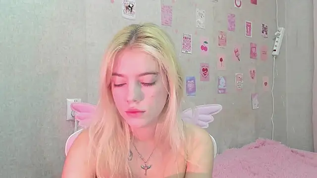 Snapshot of Shawty_Blonde chatting on September 18, 2025, 6:11 pm Shawty Blonde online show from September 18, 2025, 6:11 pm