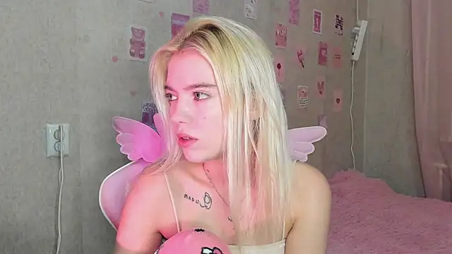 Snapshot of Shawty_Blonde chatting on September 9, 2025, 6:06 pm Shawty Blonde online show from September 9, 2025, 6:06 pm